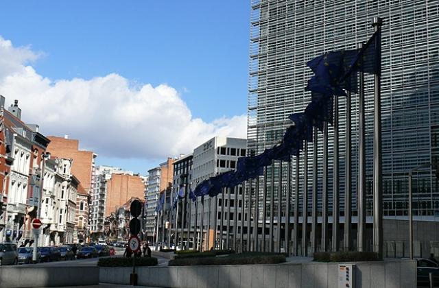 ЕС иска нестабилните банки да се спасяват сами