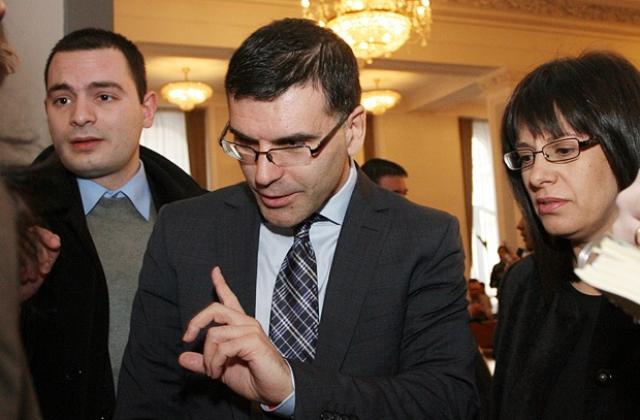 Питат Дянков в парламента харчени ли са пари на Касата