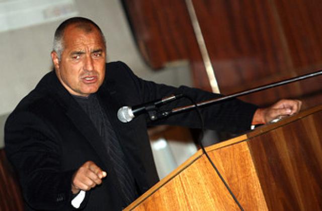 Премиерът: Обещахме да свалим осигуровките с 5 %. Като мине кризата