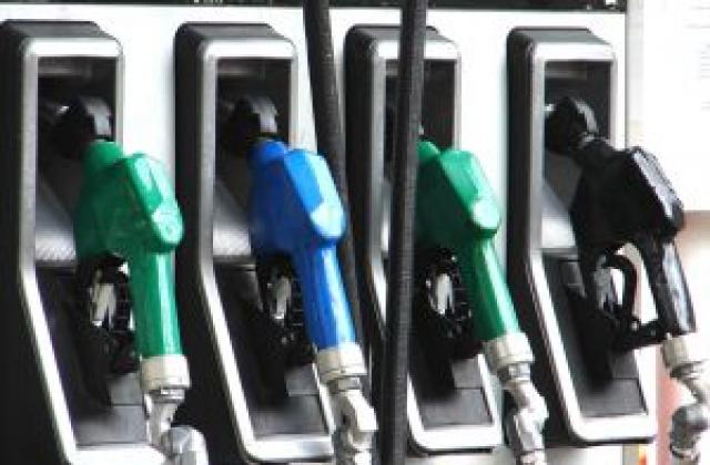 Лукойл намалява цените на бензина и дизела