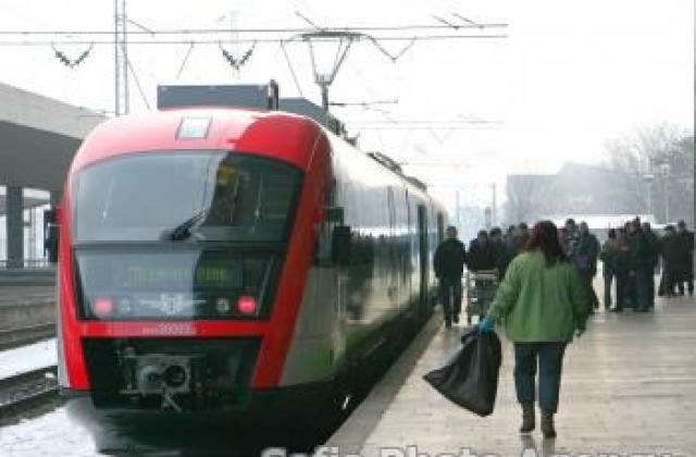 Министър Цветков погва гратисчиите по влаковете