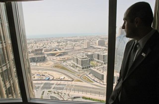 Dubai World преструктурира дълговете си