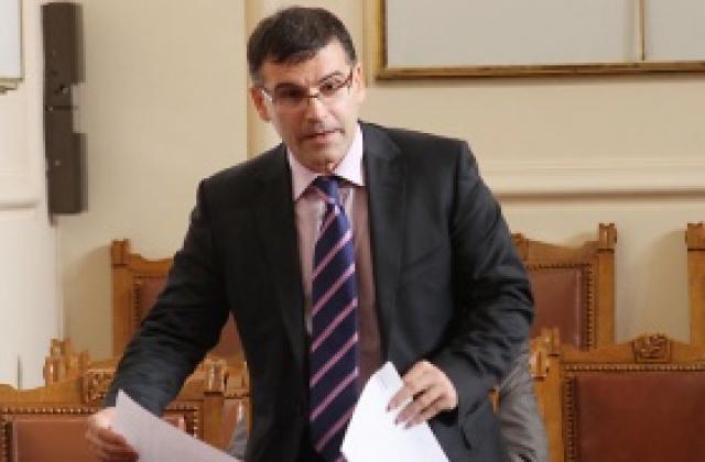 Дянков настоява стажът за пенсия да расте от 2011-а, синдикатите плашат с протести