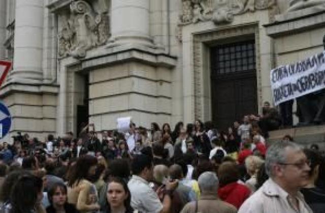 Алма матер: Само парното не ни топли!