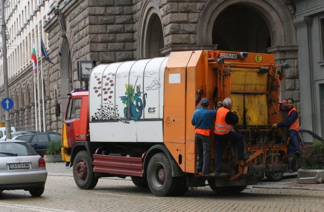 Боклукът на фирмите в София излиза златен