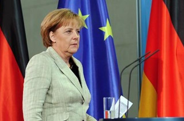 Юнкер към Меркел: мислиш елементарно, не си европейка