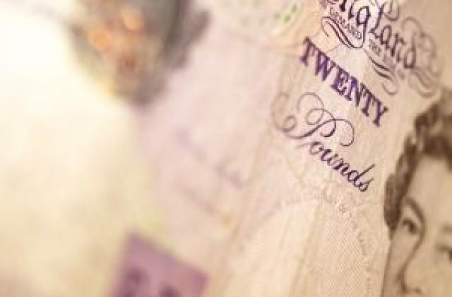 Лондон иска от банките да раздадат 200 милиарда паунда