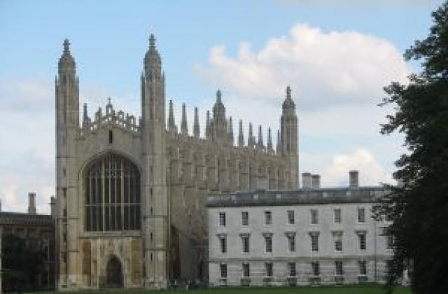 Университетът в Кеймбридж вдига тройно таксите за студенти