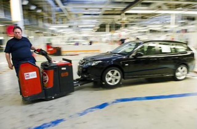 Saab спря да плаща на работниците си