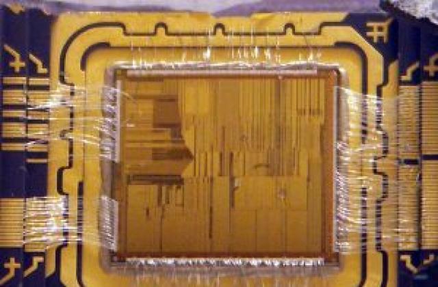 Intel показа процесор с производителност един терафлоп и 50 ядра