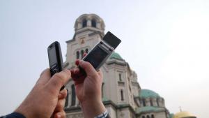 Трактори пред Александър Невски