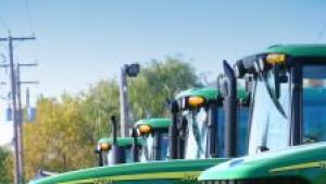 Тракторите в София влаковете спрели