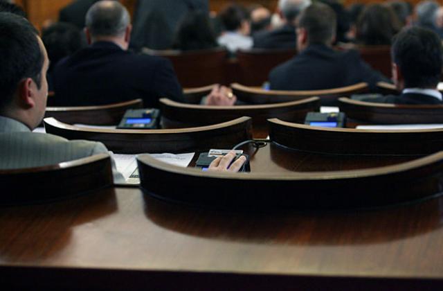 Депутатите отхвърлиха вето на Първанов и оставиха БТПП извън тристранката
