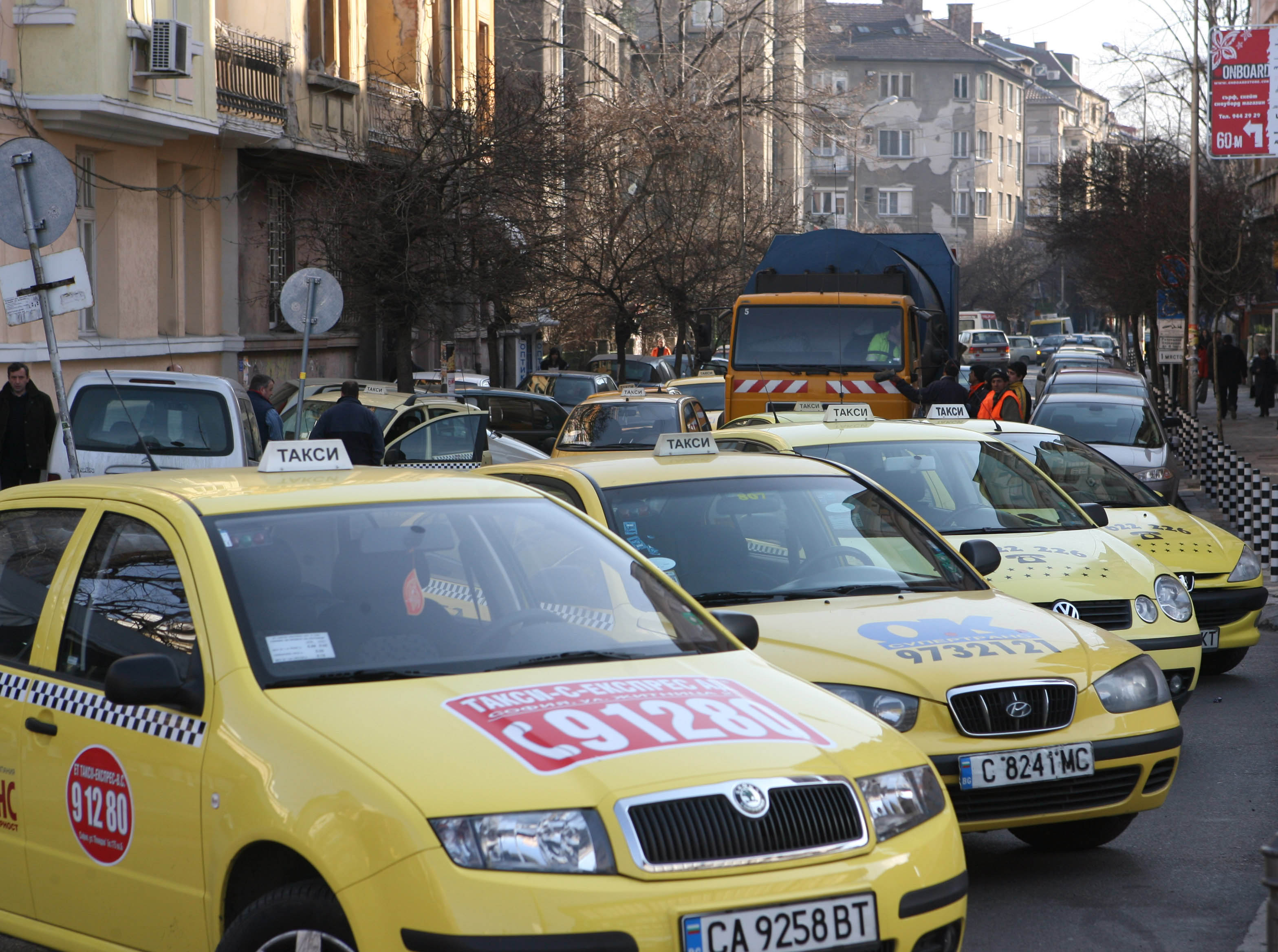Финансов удар по пловдивските таксита заради промоция