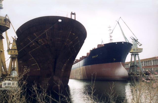 Корабният бизнес няма да се оправи до 2014 г.