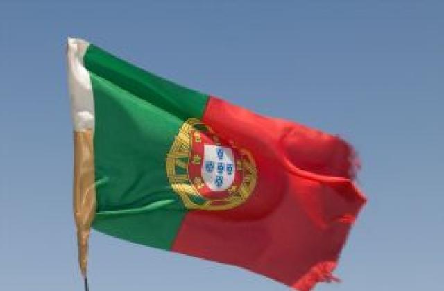 Португалците не хленчат като гърците, макар, че им е трудно