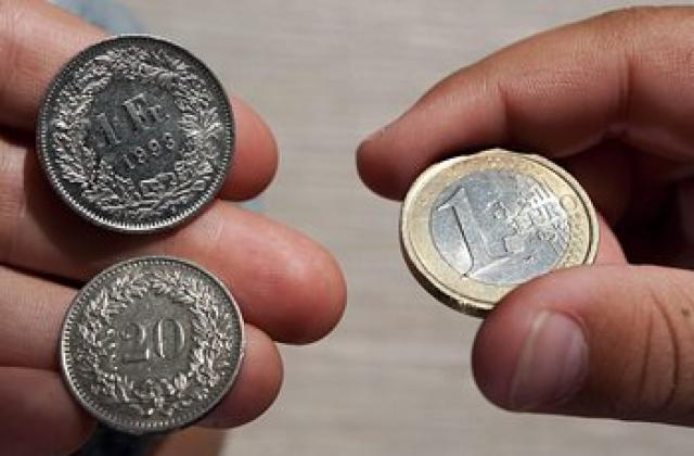 МВФ призова Швейцария да отвърже франка от еврото