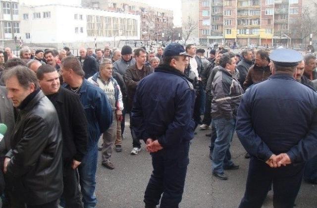 Работници на ОЦК блокираха пътя Кърджали - Хасково
