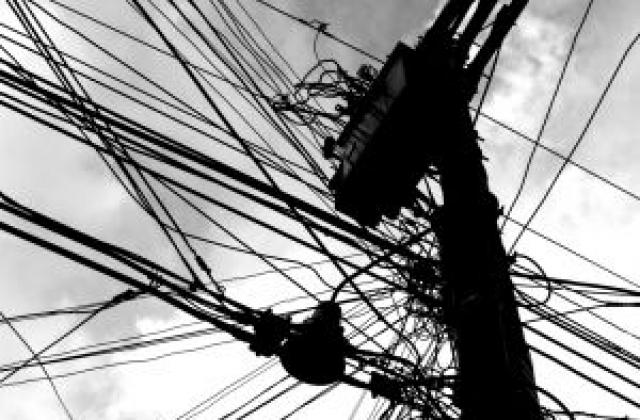 Махат висящите интернет кабели и незаконните сгради край язовирите