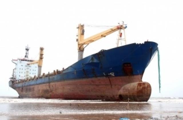 Български кораб бе продаден на търг заради дългове