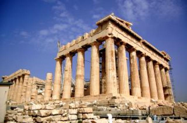 Гърците изтеглиха 700 млн. евро, уплашени от идването на драхмата