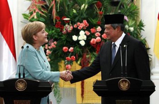 Меркел: Европа да вземе за пример Индонезия