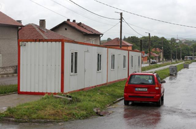 500 жители на Перник остават на палатки и фургони
