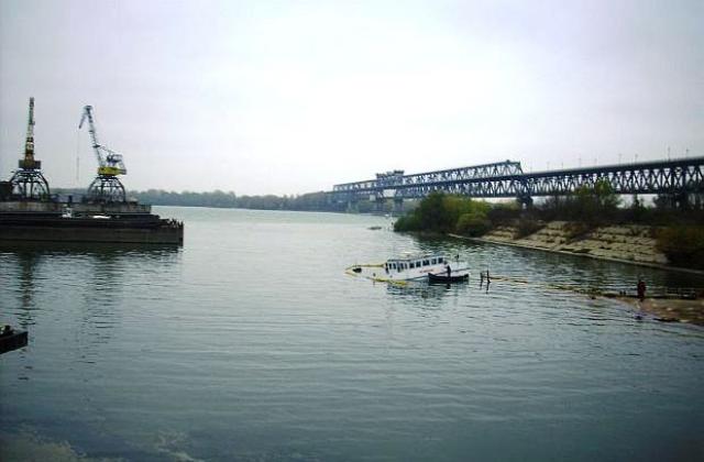 Потъналият кораб край Русе крие екологична заплаха за река Дунав
