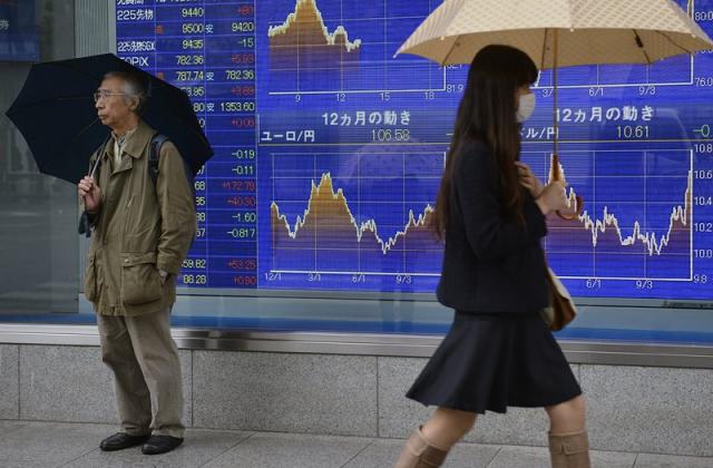 Слабата йена подкрепи водещия индекс в Токио