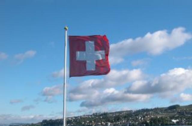 Швейцарският франк остава твърде скъп
