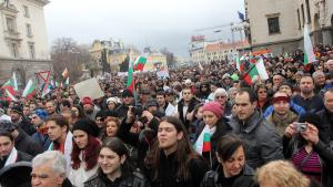 Протестите продължават хората не искат служебно правителство