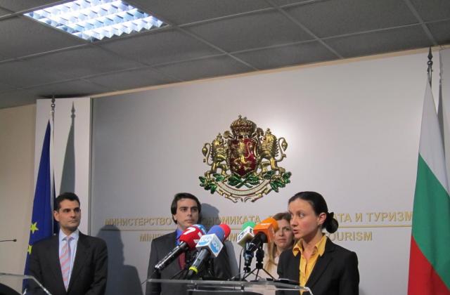 Божан Стоянов, Ирена Младенова и Виолета Лорер са новите зам. - министри в МИЕТ