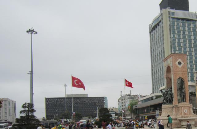 Турция въстана срещу строеж на МОЛ върху парк