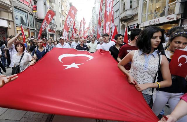 Протестите удариха турската фондова борса. Лирата падна на 16-месечно дъно