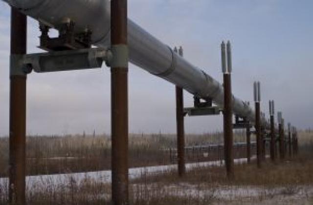 Азербайджанският газ потича и към България