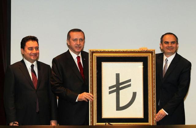 Турция затяга монетарната политика, за да заздрави лирата