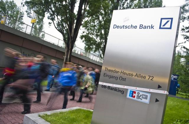 Най-голямата германска банка слага стотици милиарди извън баланса