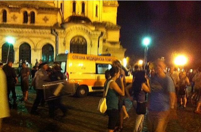 Напрежението ескалира: Безредици и ранени на протеста в София