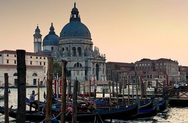 Трябва ли Венеция да бъде затворена за посетители?