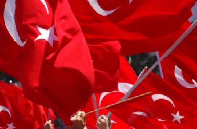 Турция харчи милиарди, за да спаси Ердоган