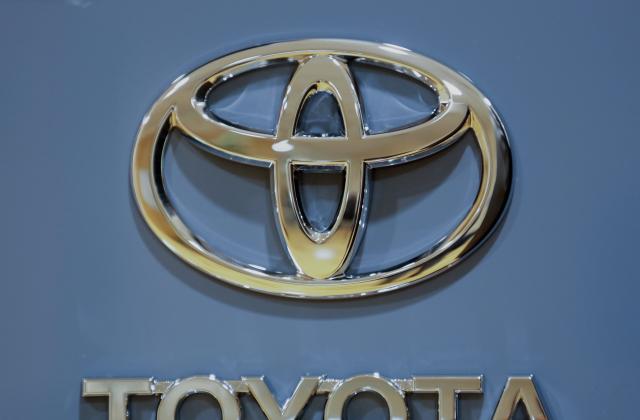 Toyota изтегля милиони коли от пазара, но очаква рекордни продажби