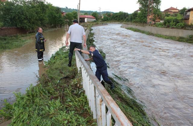 6 реки заплашват да залеят половин България