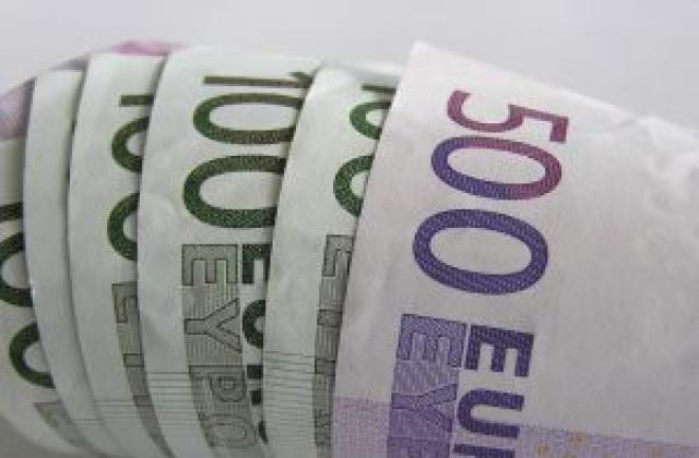 Парите изтичат от България