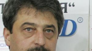 Цветан Василев не иска да се връща в България