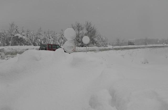 Италианският циклон продължава да сипе сняг над България