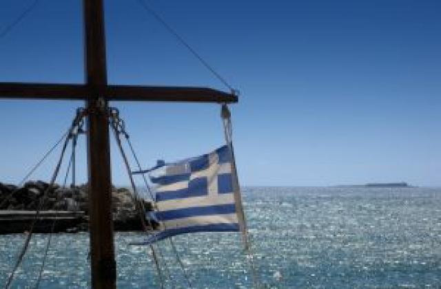 Гърция отново потапя икономиката си