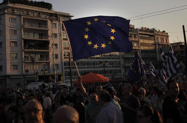 Гърция отново е под властта на Тройката, преговорите започват във вторник