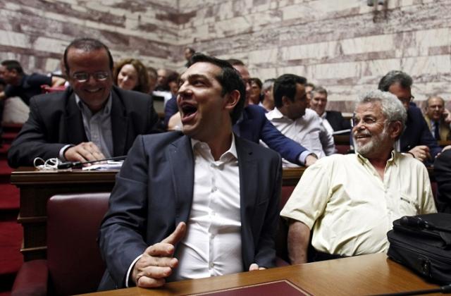 Нещастните български пенсионери плащат за спасяването на Гърция. Прочетете пак