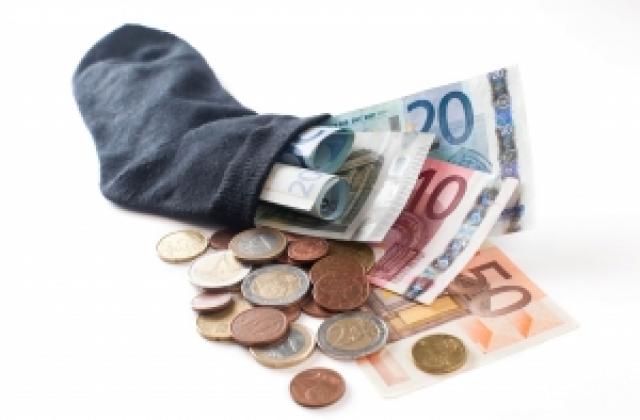 8 от 10 българи не кътат пари за „черни дни”