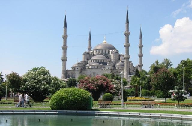 Почивката в Турция поевтиня наполовина
